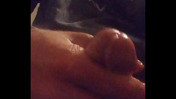 Gostosa sentando com o rabo no pau enorme