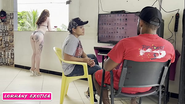 Novinha gostosa dando para o namorado roludo