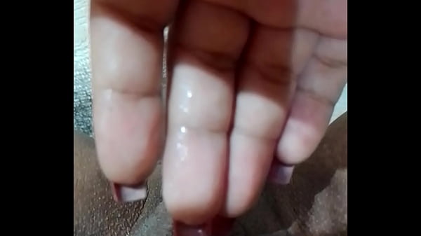 Novinha gostosa gozando