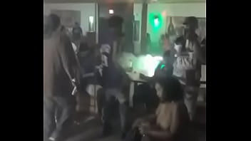 Gostosa novinha bucetuda sentando na rola grossa