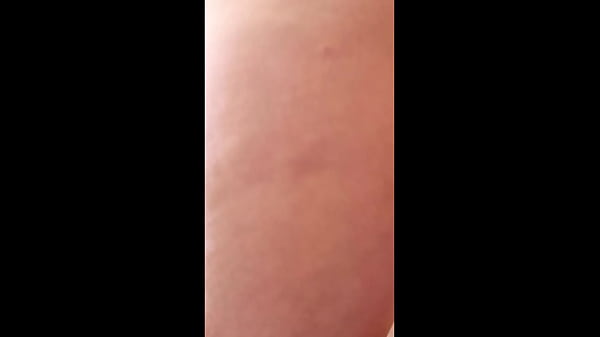 Loira gostosa sensualizando para seus seguidores