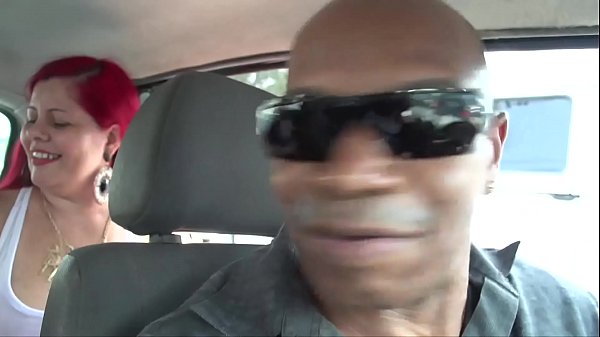 Gordinha safada fazendo uma putaria com seus amigos