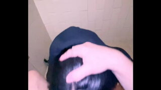 Safada fodeu com o seguranca dentro do banheiro