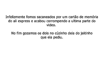 Buceta meladinha enquanto a safada da o cú