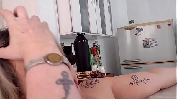 Comendo a tatuada gostosa no meio do mato