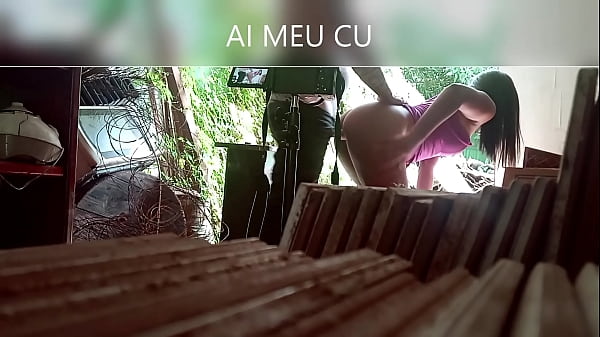 Novinha gostosa dando o cú na frente da webcam