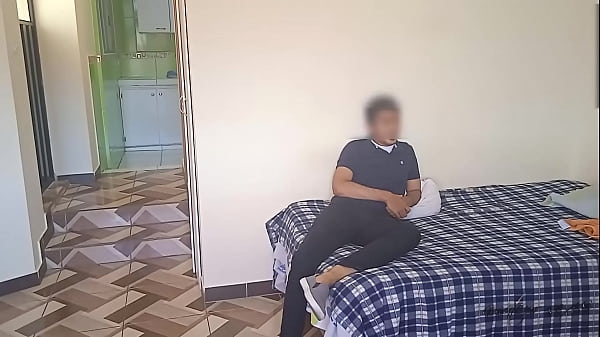 Metendo devagarinho na prima gostosa