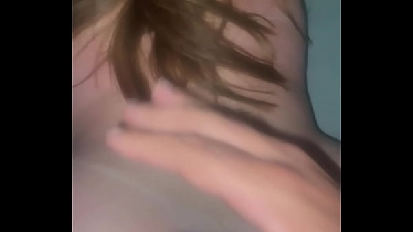 Corno filmando noiva safada gozando com outro macho