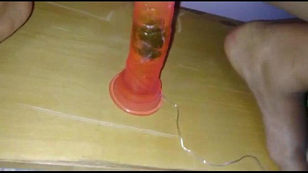 Novinha transando com o seu consolo