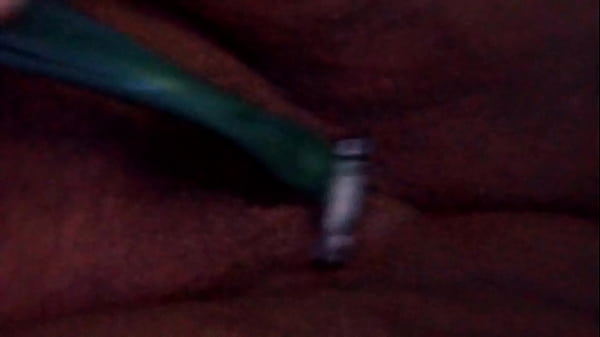 Safada se preparando pra tomar um cacete bem grosso e duro