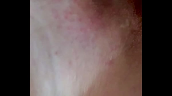 Loira gostosa ficou de quatro e deu o cú com vontade