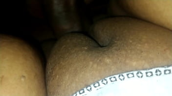 Negão comendo a mulher safada do corninho