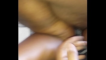 Metendo e gozando na buceta da coroa amadora safada