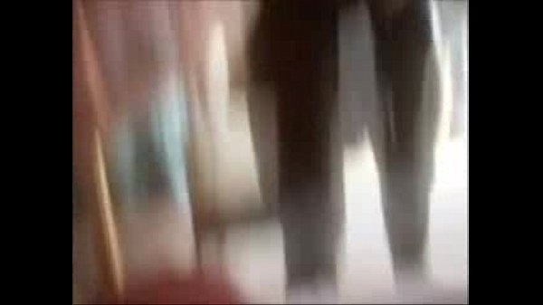 Negão metendo a rola grossa pegando a loira safada de quatro