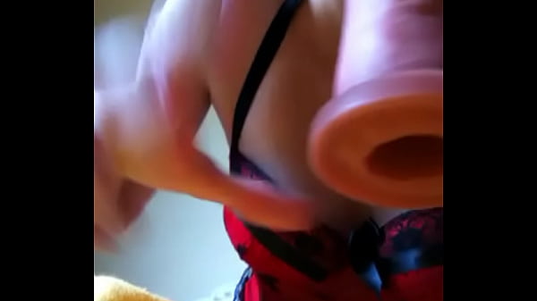 Acordou toda safadinha e tocou uma siririca gostosa