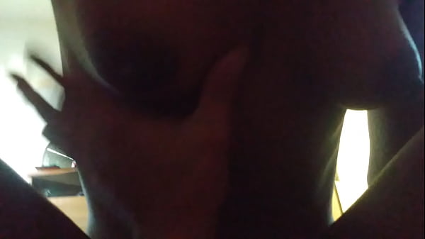 Loira da bunda deliciosa sentando na piroca grossa