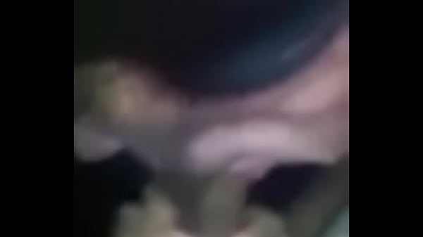 Ficou de quatro pro negão meter ate gozar