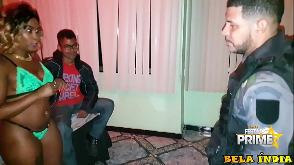 Morena maravilhosa fodendo na frente do marido corno