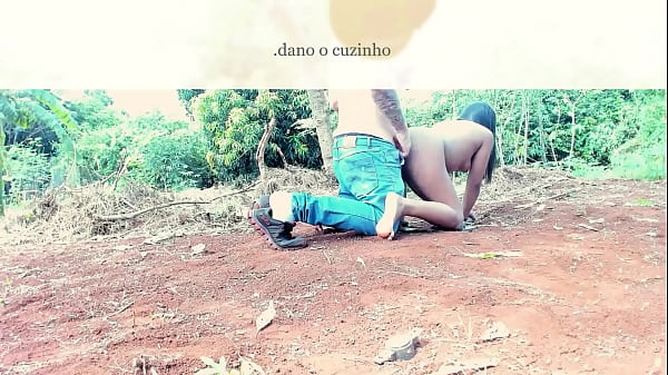 Metendo ate gozar na buceta apertada da morena gostosa no sexo amador