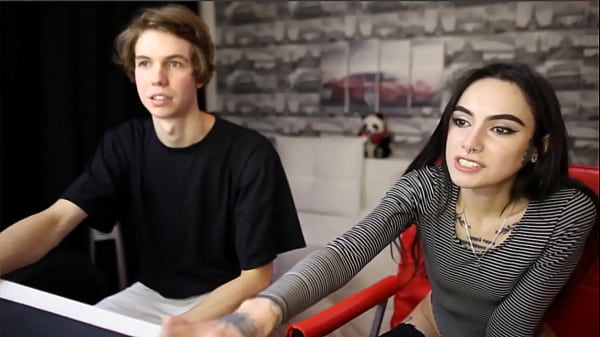 Morena novinha se masturbando ao vivo na webcam