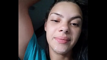 Mulata novinha acordou seu namorado com um delicioso boquete