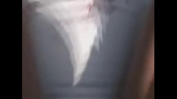 Loirinha safada chupando a rola do seu namorado pauzudo