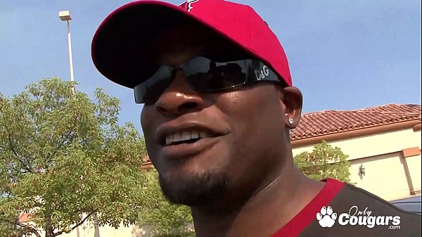 Negão pauzudo fudendo mulatas gostosas no xvideos