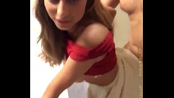 Pornô amador comendo a magrela safada no banheiro
