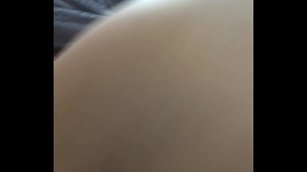 Brasileira gostosa se delíciando cavalgando na piroca