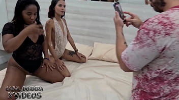 Novinhas safadas liberando o cuzinho na suruba amadora