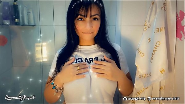 Novinha tomando um banho bem safado