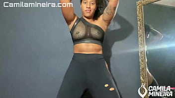 Atriz pornô gostosa dançando funk peladinha