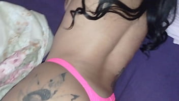 Comendo a esposa putinha safada de quatro na cama