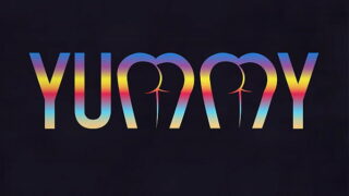 Ninfetinha safada bebendo porra no boquete guloso