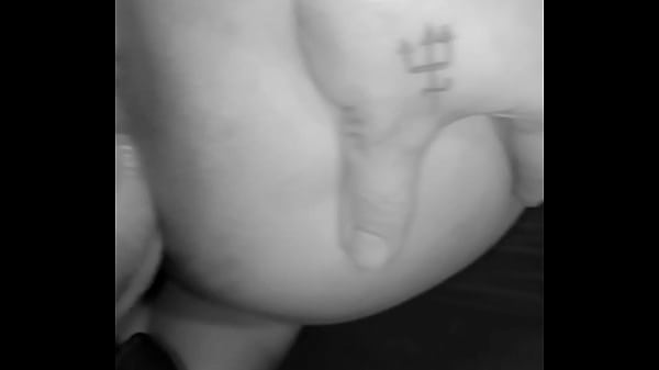 Putinha rabuda safada tomando rola no cú delicioso