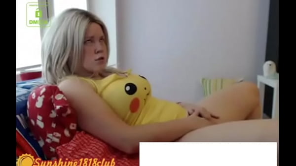 Mulata gostosa gozando com plug no rabo show na webcam