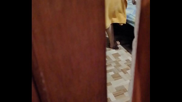 Sobrinho dotado espiou a tia gostosa e meteu a rola