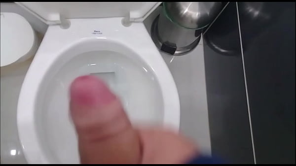 Loirinha gostosa prometeu e cúmpriu fodeu com dois