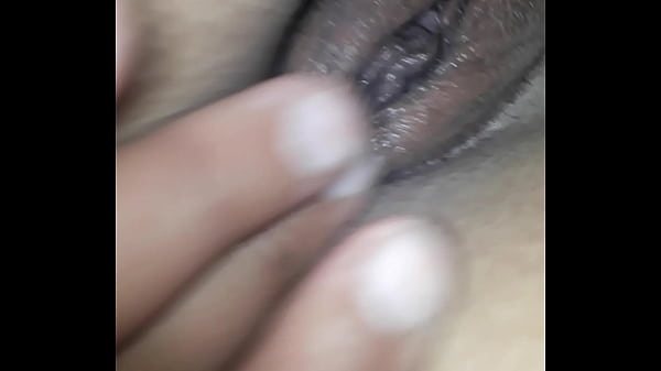 Putona safada transando no mato perto da praia