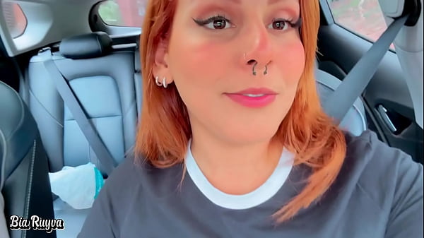 Gostosa fazendo boquetao