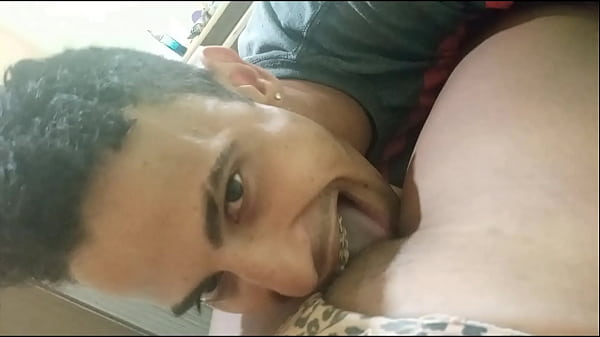 Coroa putinha safadona metendo na putaria na suruba