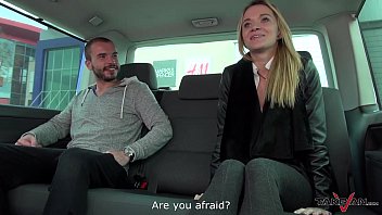Comeu a loira tesuda metedeira muito safada no carro e caiu na net