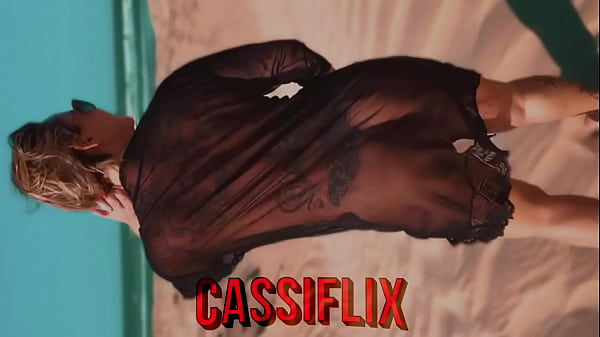 Coroa gata gostosinha ficou de quatro e pediu para meter forte