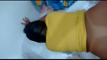 Rabuda safadona ficou de quatro e rebolou no cacete enorme