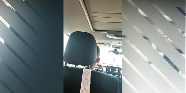 Gostosa do xvideos tocando uma siririca dentro do carro