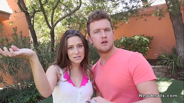 Casal filme amador fudendo no quintal da casa