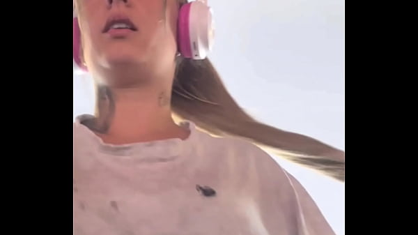 Negão pirocudo deixou a muito amadora gostosa de bucetinha molhadinha molhada toda meladinha