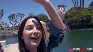 Boy comendo gostoso as vídeos com gostosas mais bem gostosonas no seu barco