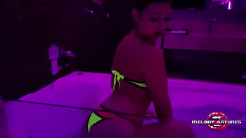 Novinha bem muito gostosinha ficou de quatro e rebolou no pau maravilhoso