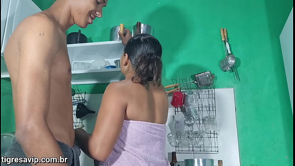 Minha esposinha vadia peituda amadora gostosa dando a boceta quente